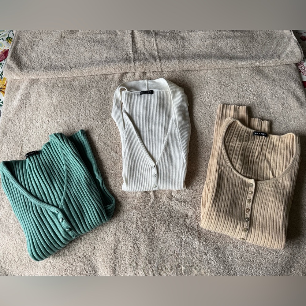 2 long sleeve and 1 sleeveless top